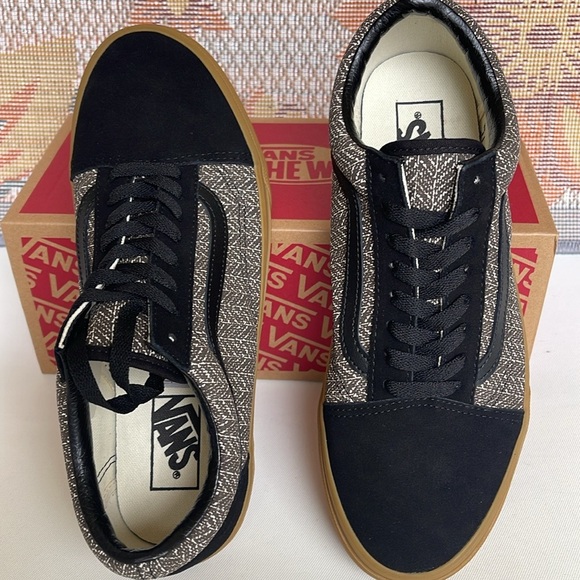 Vans Men’s Old Skool
Herringbone Black/Brown
VN000CP5YS8
Sneakers - Picture 14 of 16